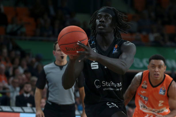 趋激烈的背 趋激烈的背